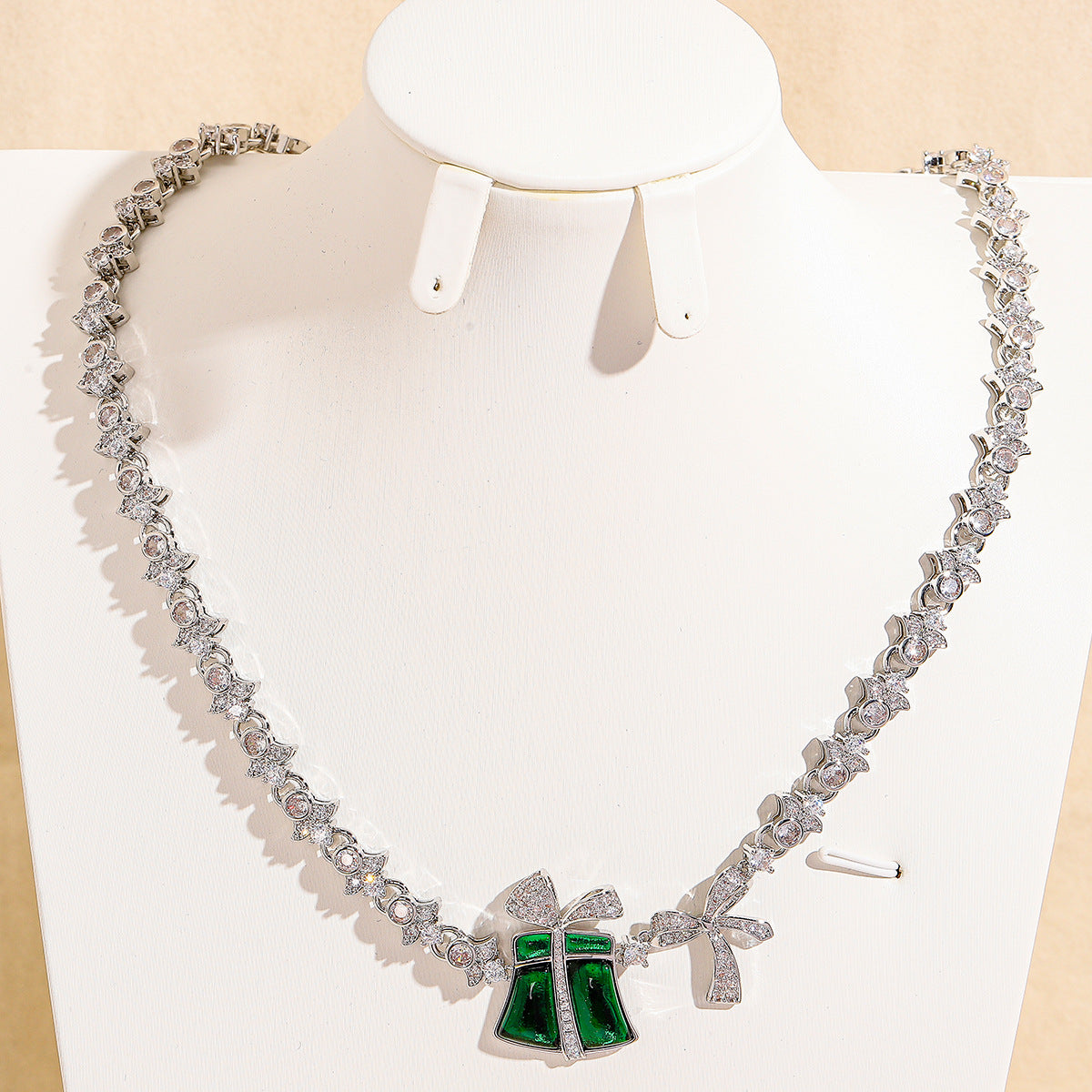 Fashionable and versatile necklace