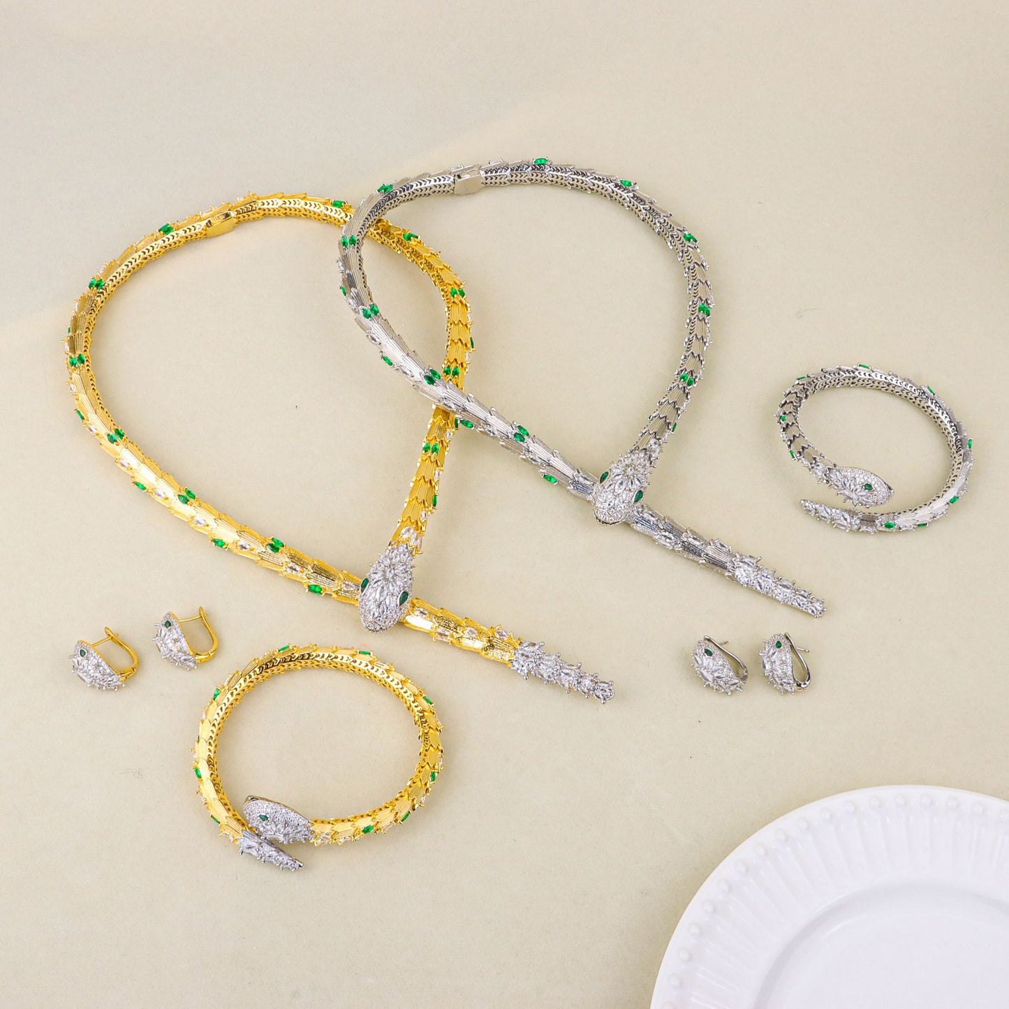 High-end and luxurious snake jewelry set