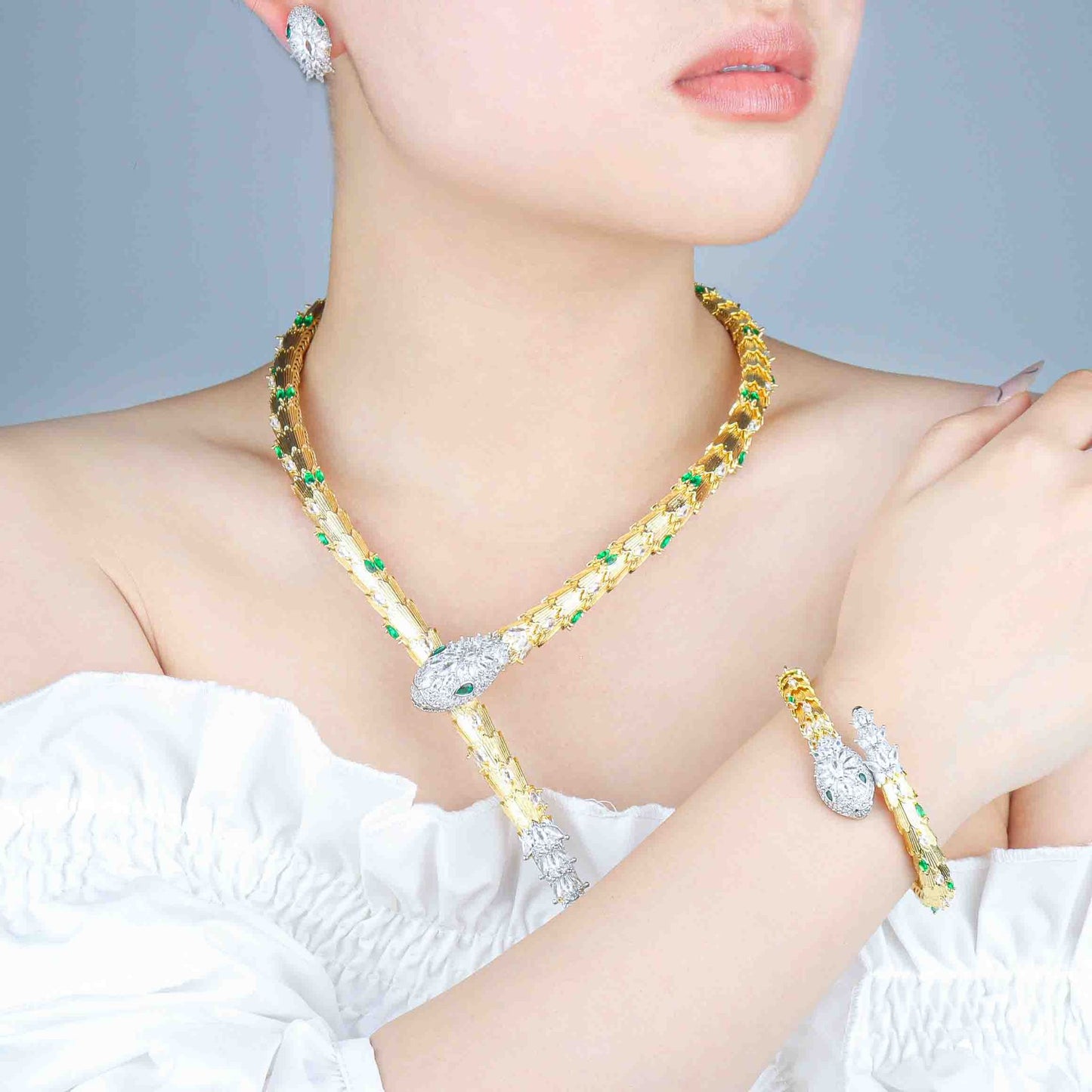 High-end and luxurious snake jewelry set