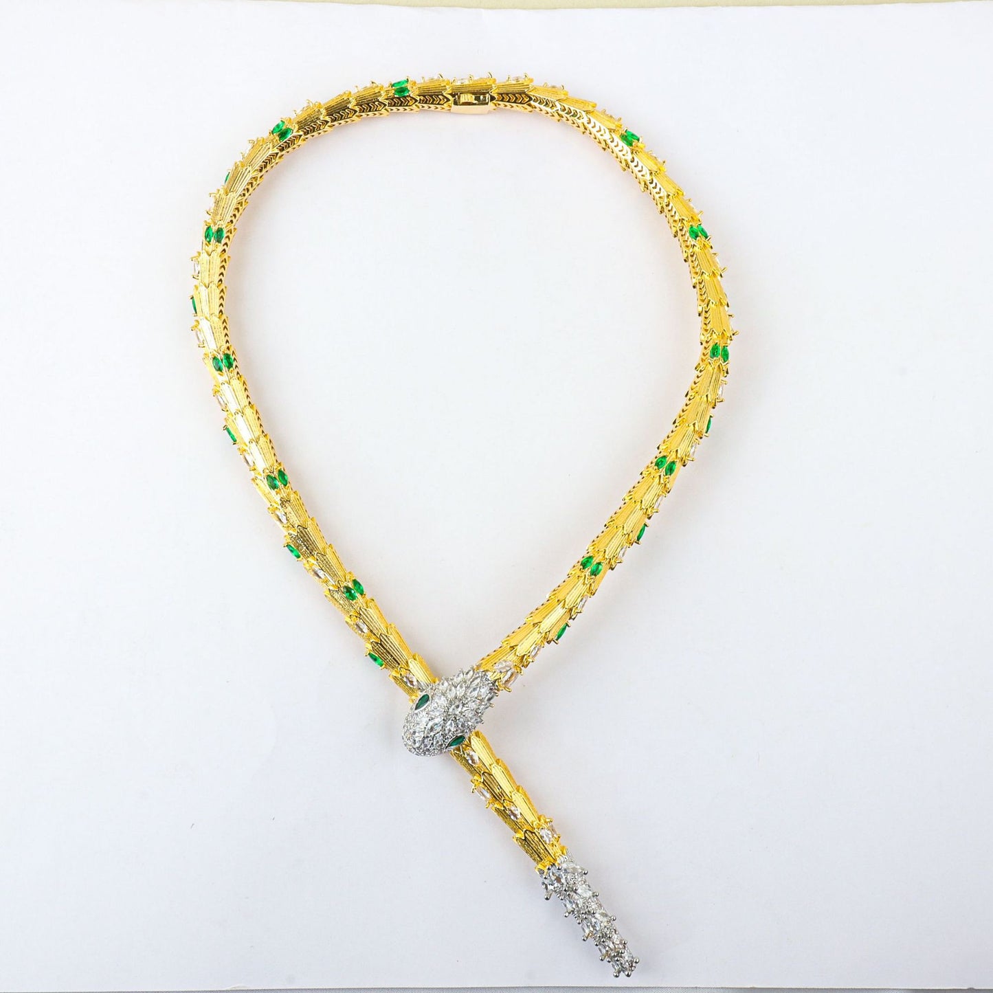 High-end and luxurious snake jewelry set