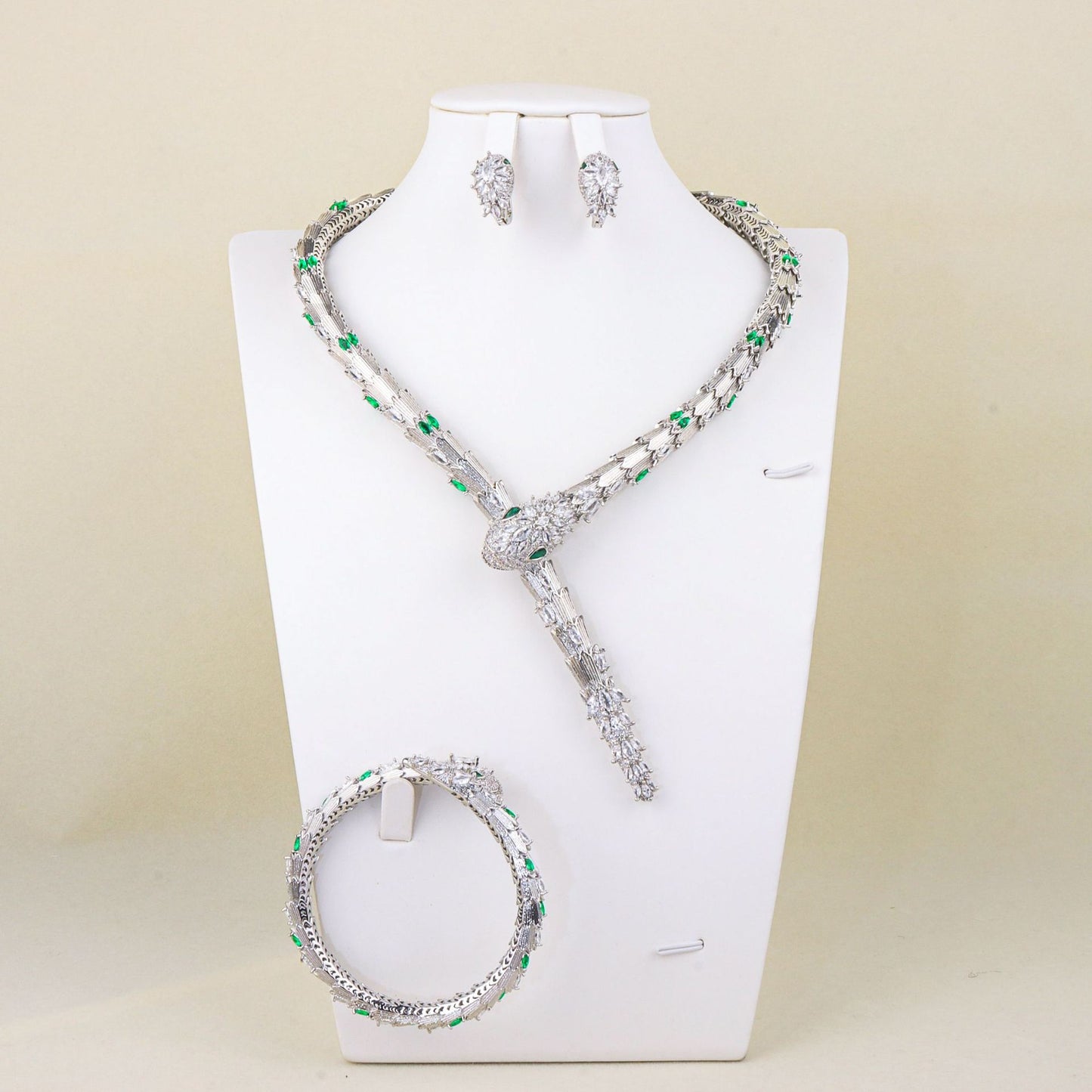 High-end and luxurious snake jewelry set