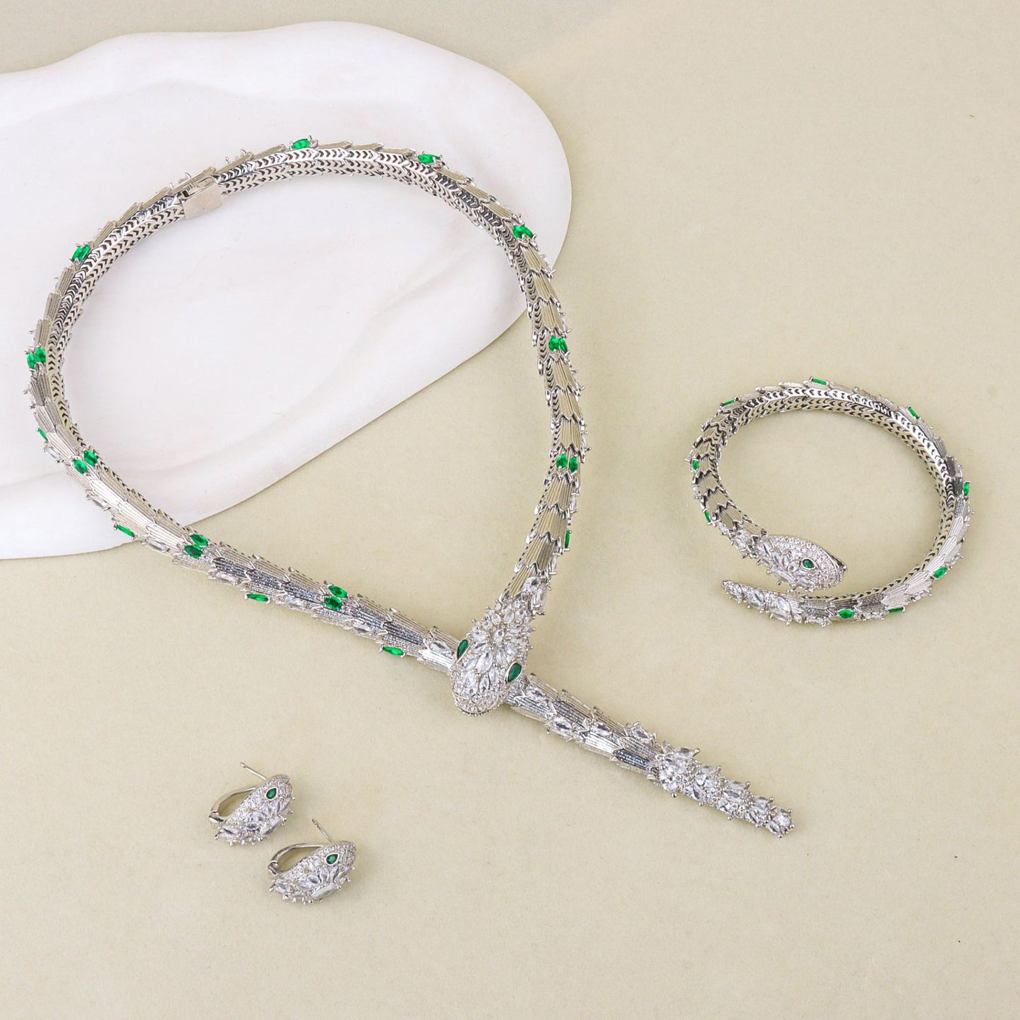 High-end and luxurious snake jewelry set