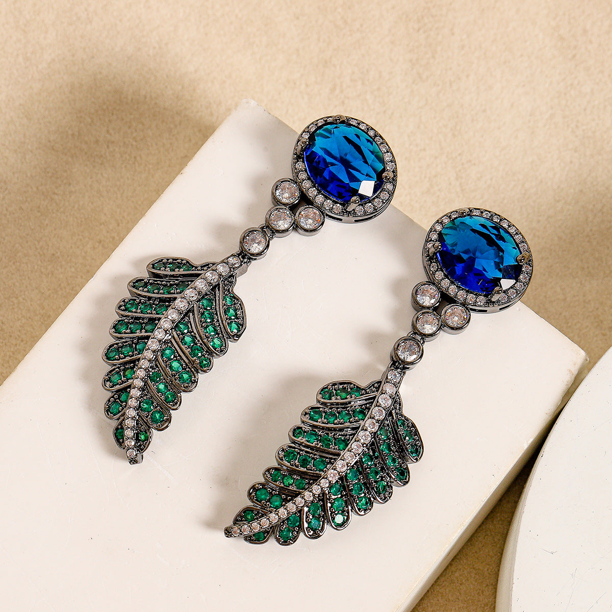 Wing-shaped design earrings