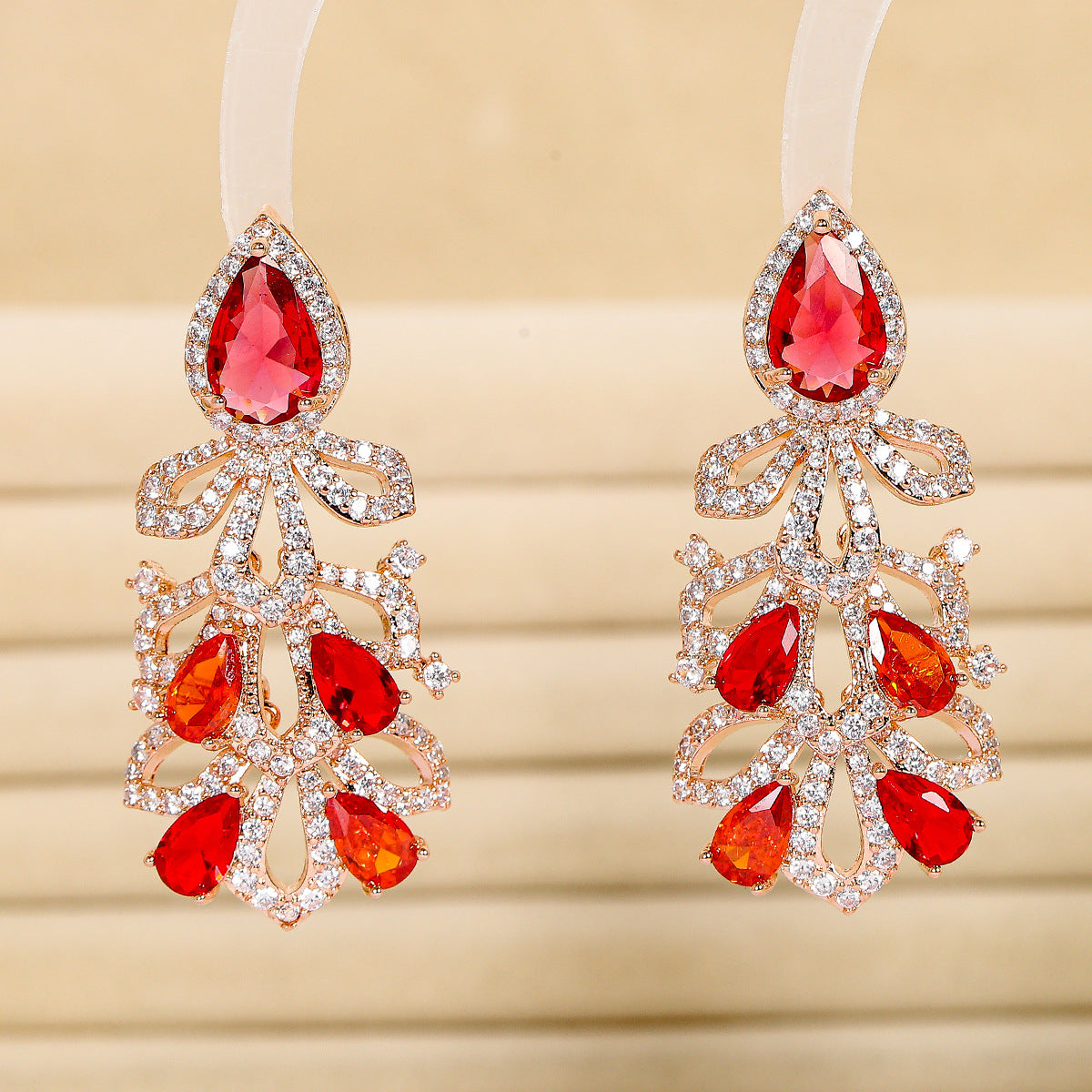 Elegant and luxurious style earrings