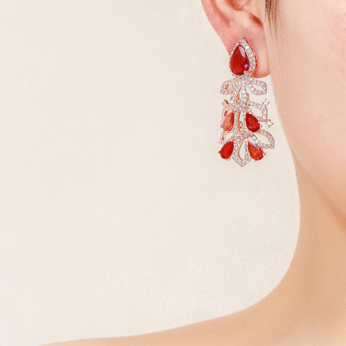 Elegant and luxurious style earrings