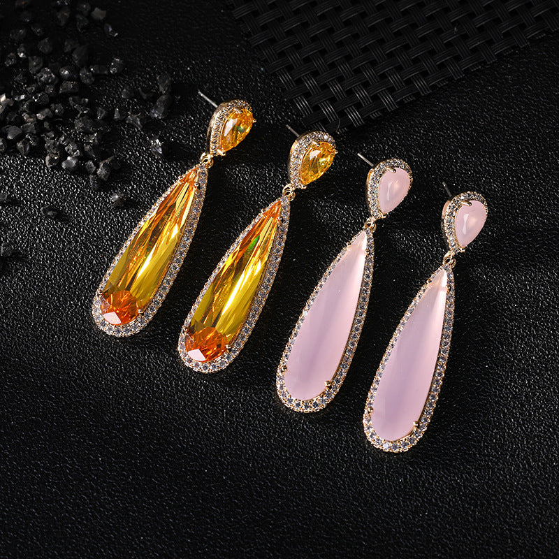 Exquisite golden droplet-shaped geometric earrings