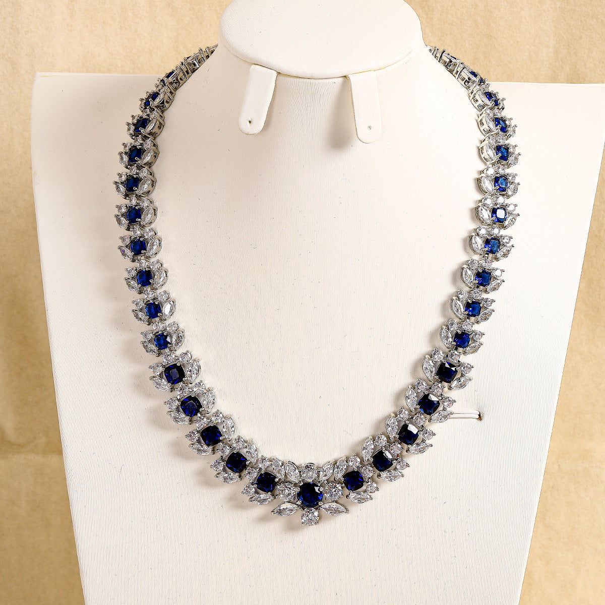 European and American floral design necklace