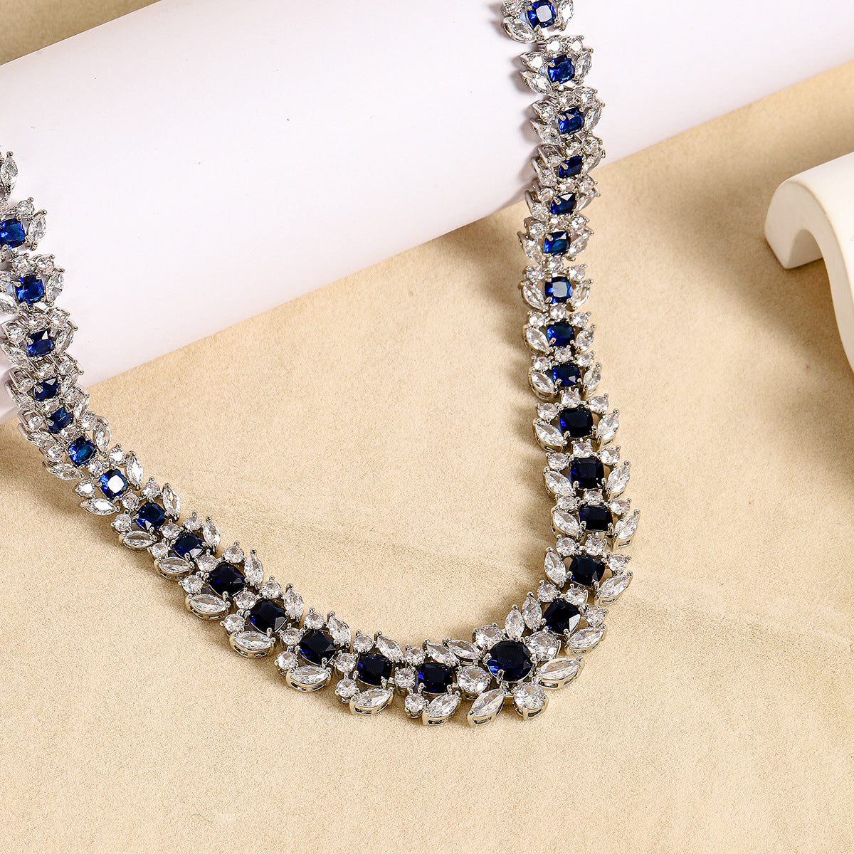 European and American floral design necklace