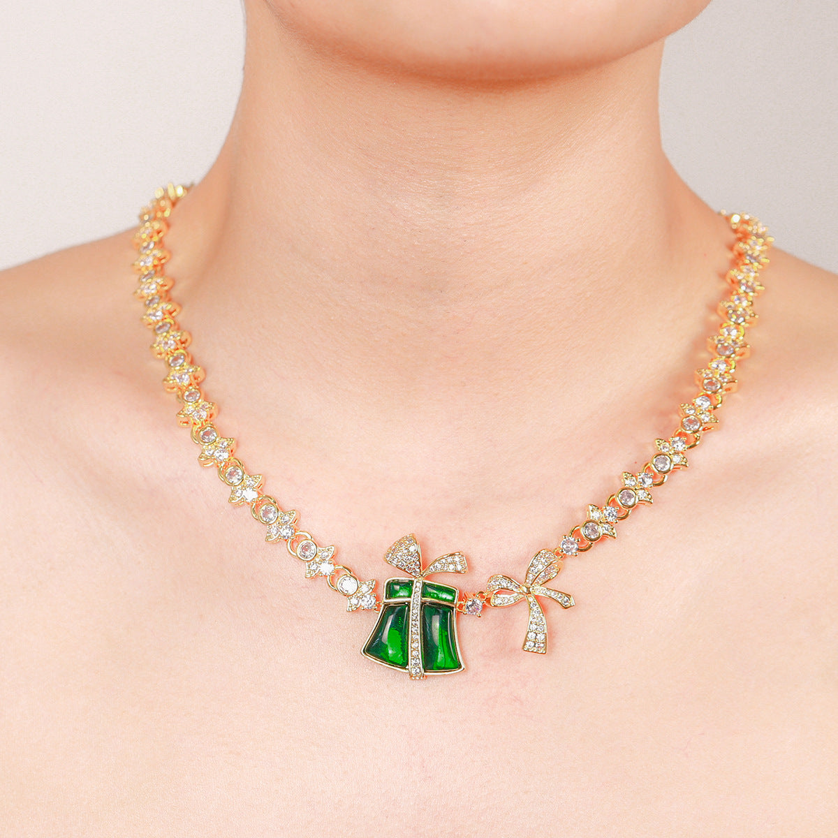 Fashionable and versatile necklace