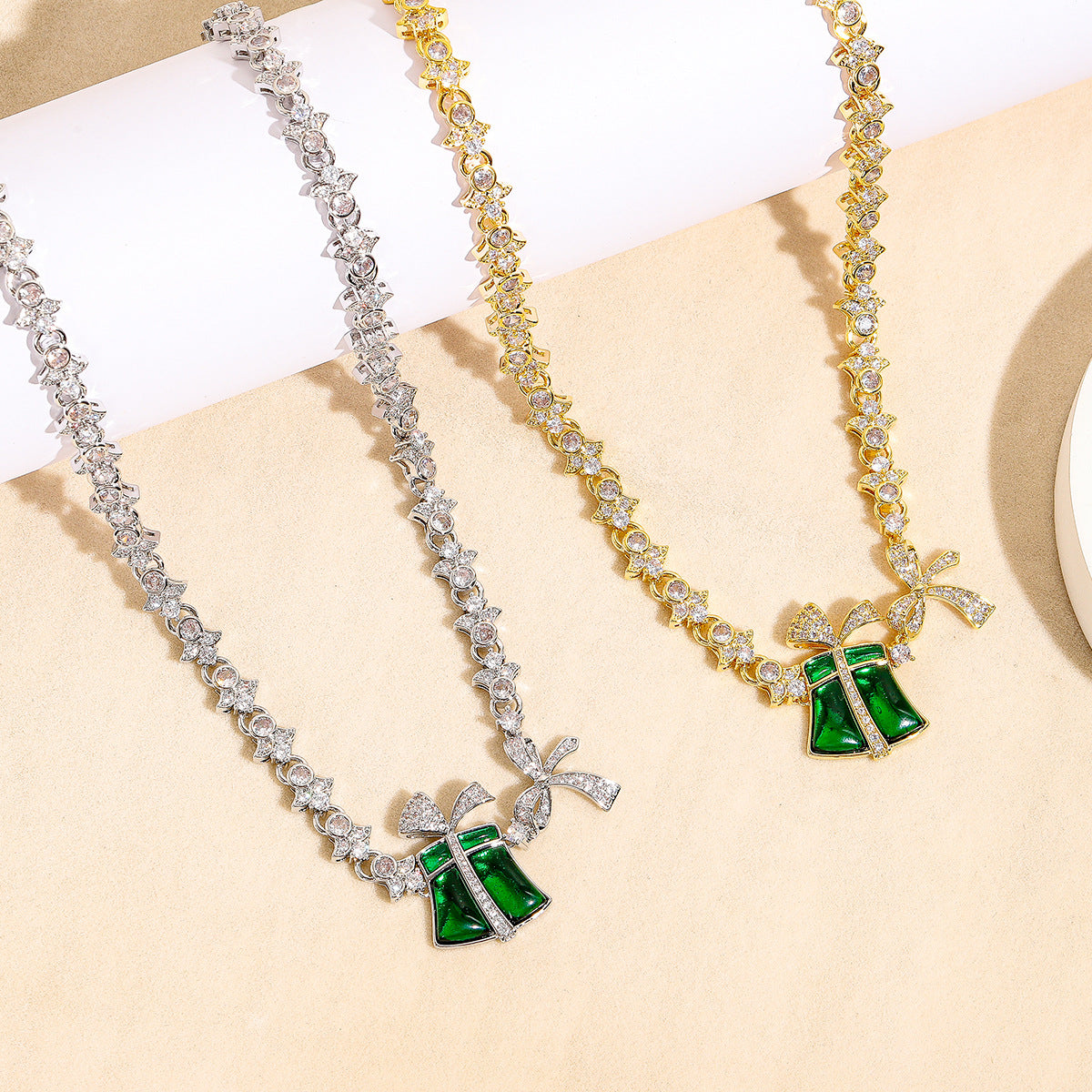 Fashionable and versatile necklace