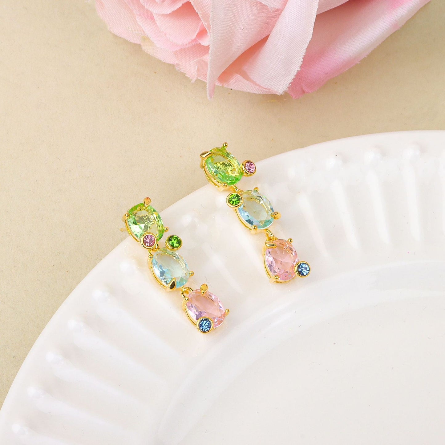 Irregularly designed jewelry set