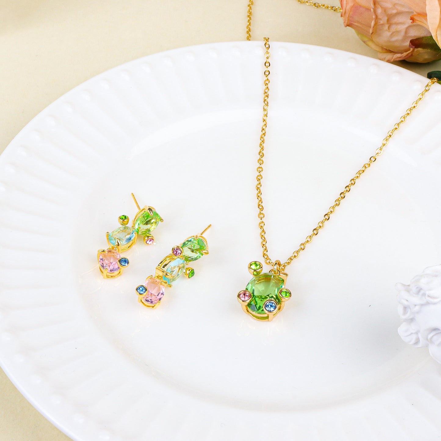 Irregularly designed jewelry set