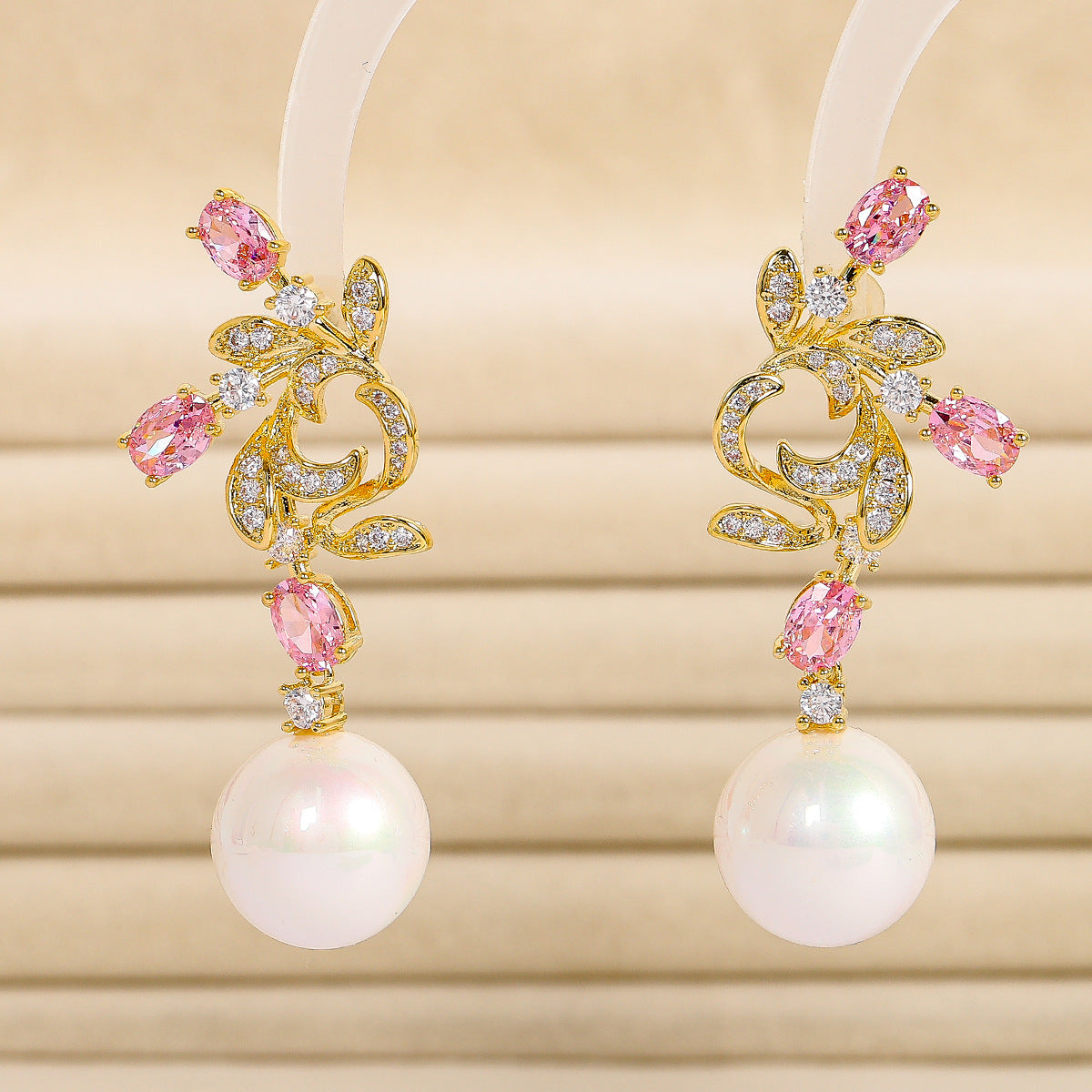 Floral pearl-shaped earrings