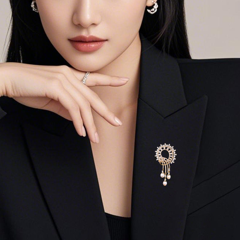 High-end brooch