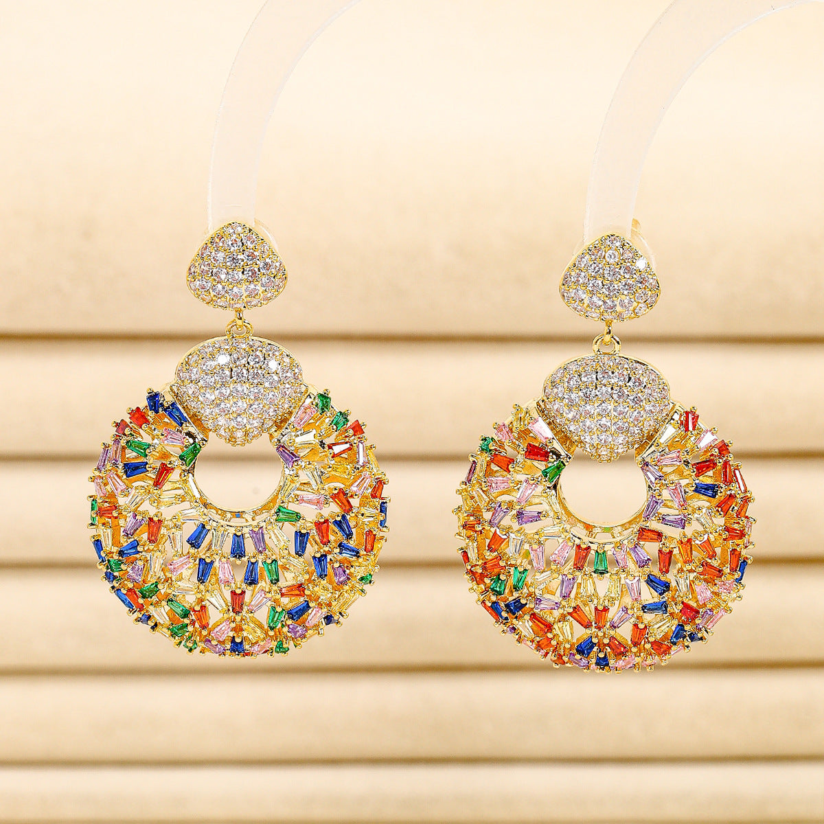 Rounded-shaped fashionable and versatile earrings