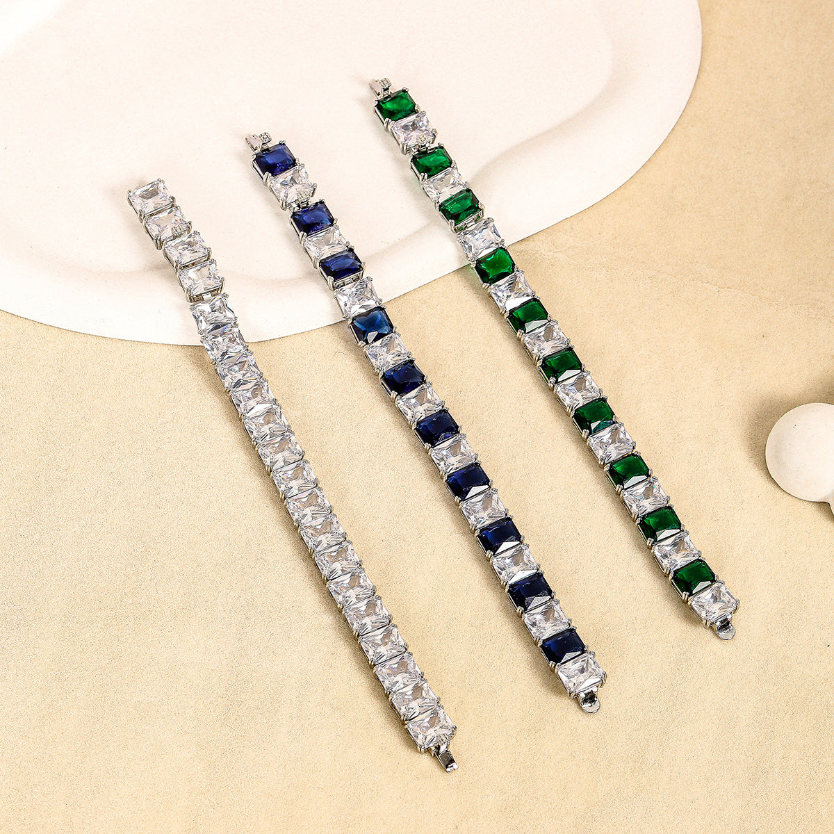 New geometric luxury, fashionable and unique, highly versatile micro-set zirconia bracelet