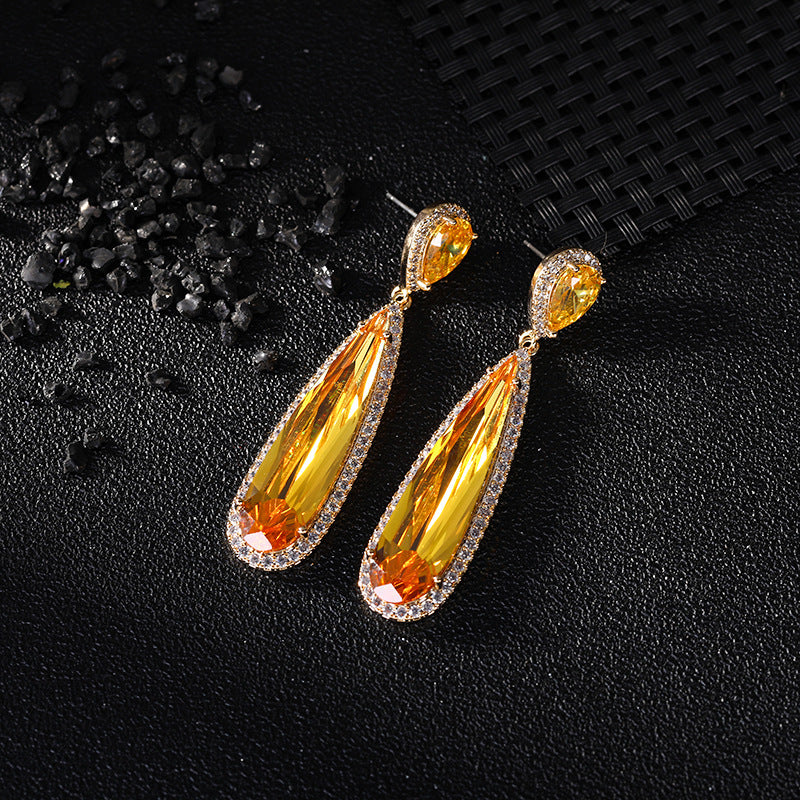 Exquisite golden droplet-shaped geometric earrings